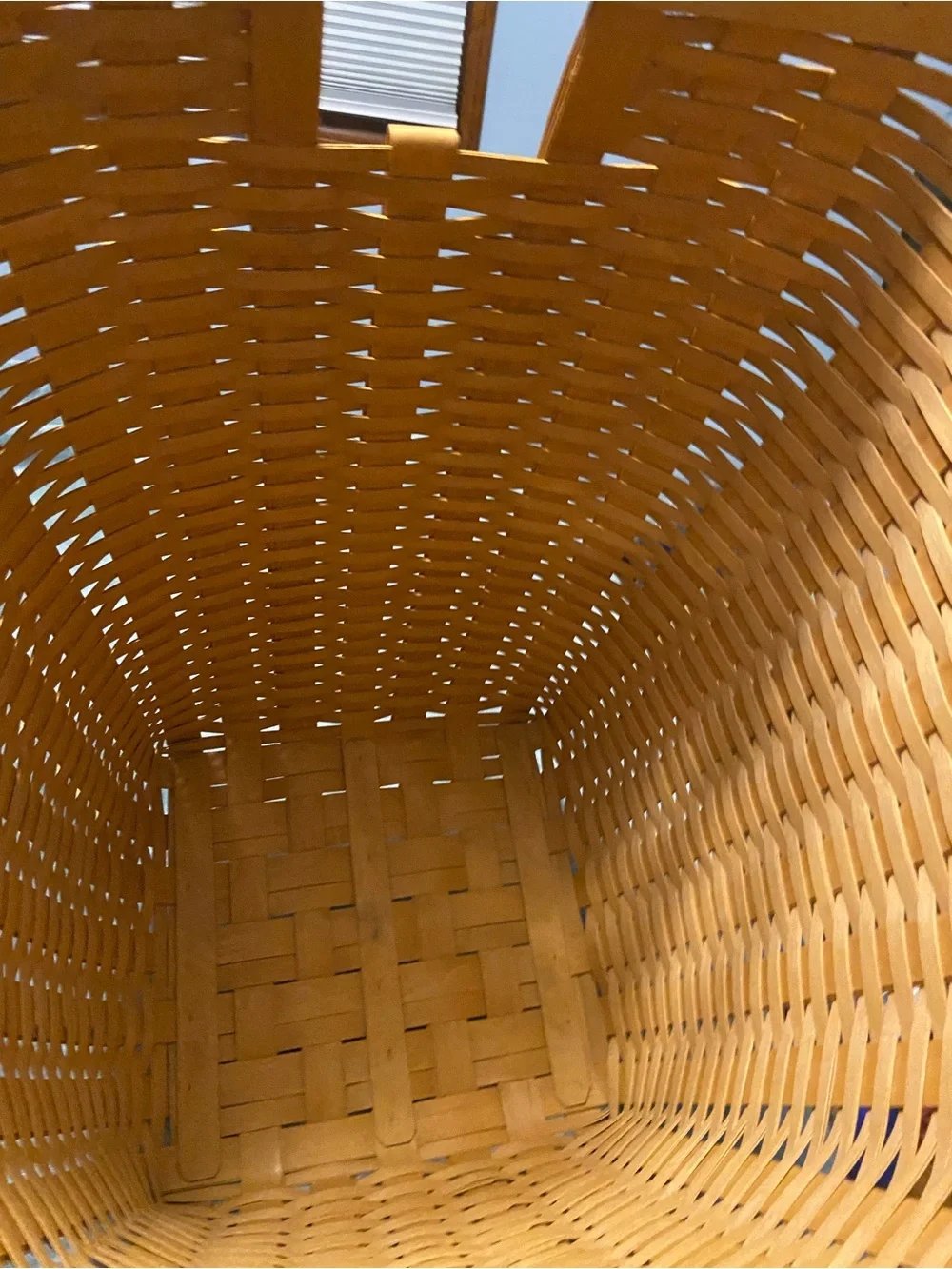 Longaberger Woven Hamper Basket with lid 2005.